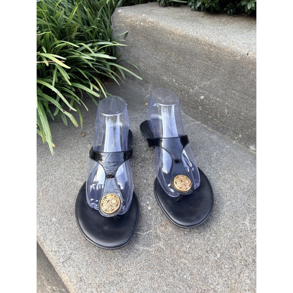 Brighton Pansy Black Patent Leather Gold Medallion Flip Flop Sandals Size 10